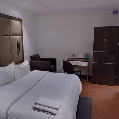 Hotel 35 Embassy Lagos Dış mekan fotoğraf