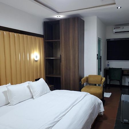 Hotel 35 Embassy Lagos Dış mekan fotoğraf