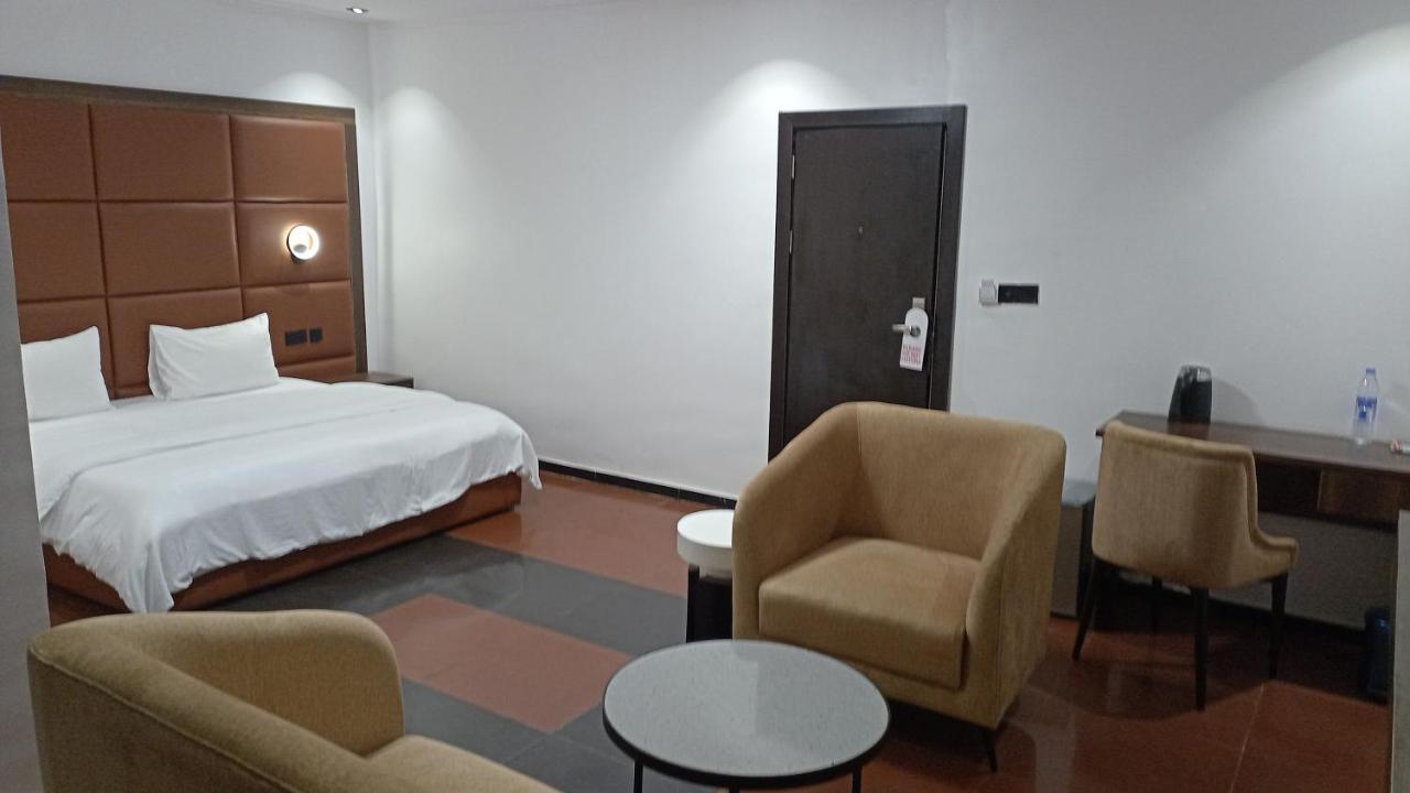 Hotel 35 Embassy Lagos Dış mekan fotoğraf
