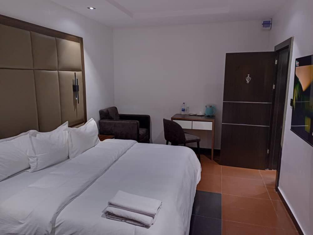 Hotel 35 Embassy Lagos Dış mekan fotoğraf