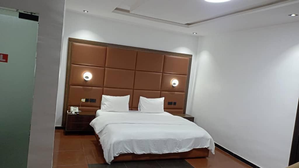 Hotel 35 Embassy Lagos Dış mekan fotoğraf
