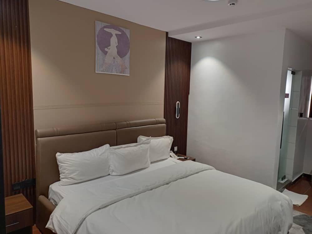 Hotel 35 Embassy Lagos Dış mekan fotoğraf