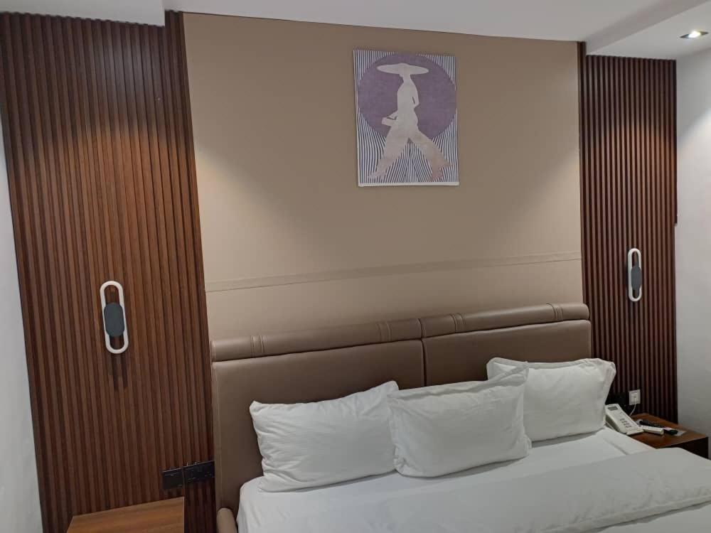 Hotel 35 Embassy Lagos Dış mekan fotoğraf