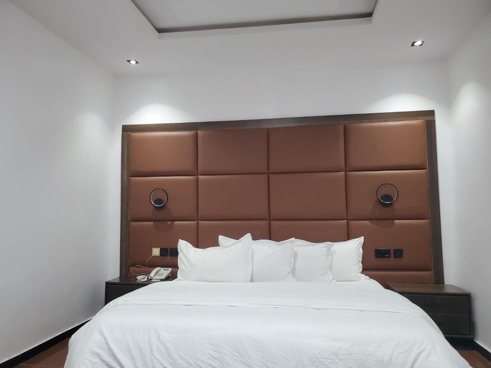 Hotel 35 Embassy Lagos Dış mekan fotoğraf
