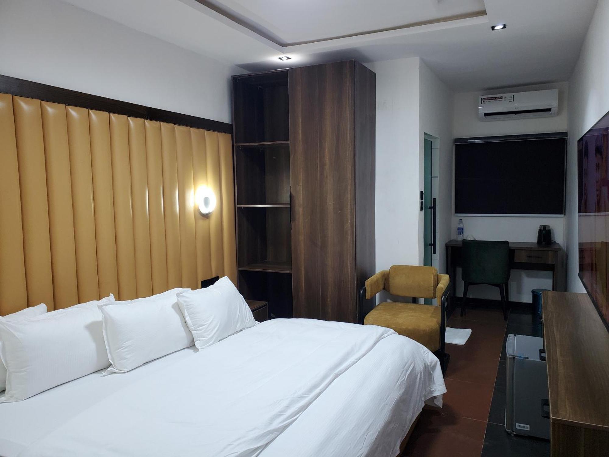 Hotel 35 Embassy Lagos Dış mekan fotoğraf