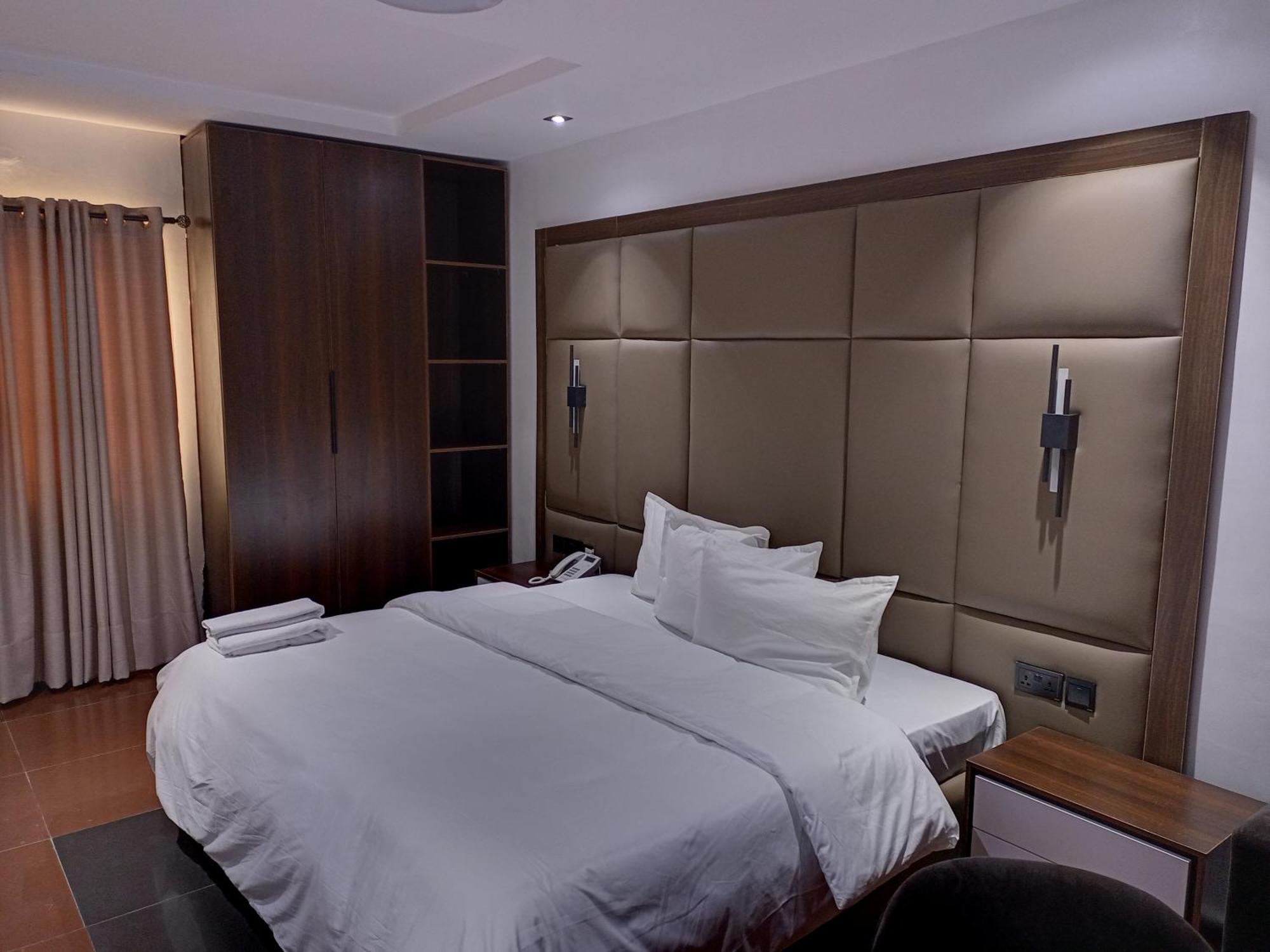 Hotel 35 Embassy Lagos Dış mekan fotoğraf