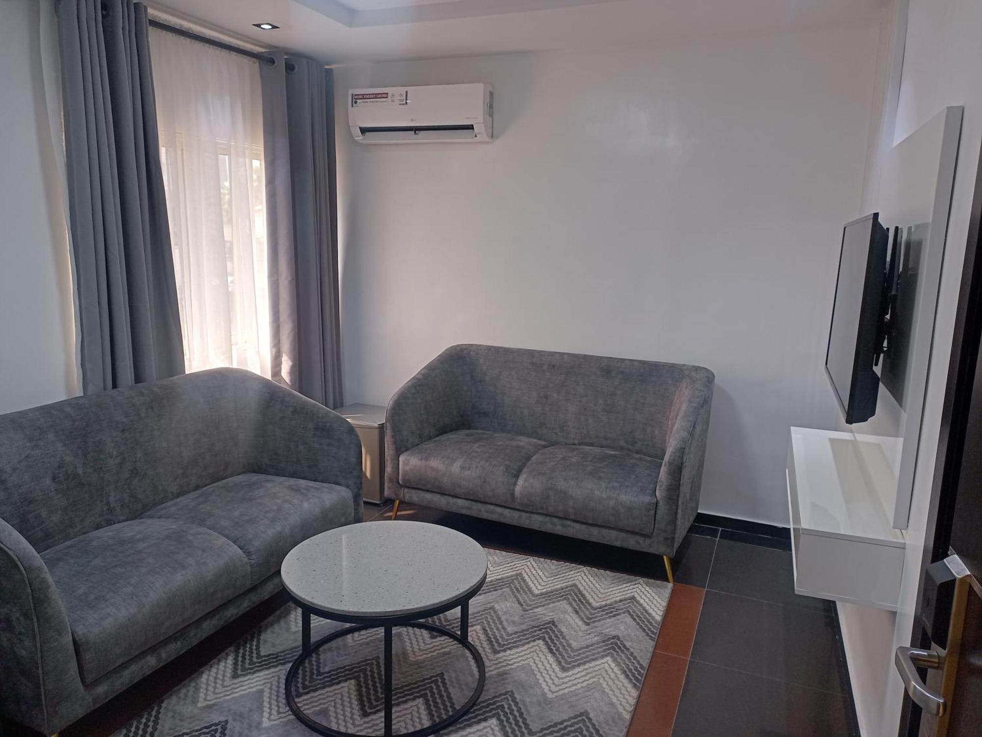 Hotel 35 Embassy Lagos Dış mekan fotoğraf