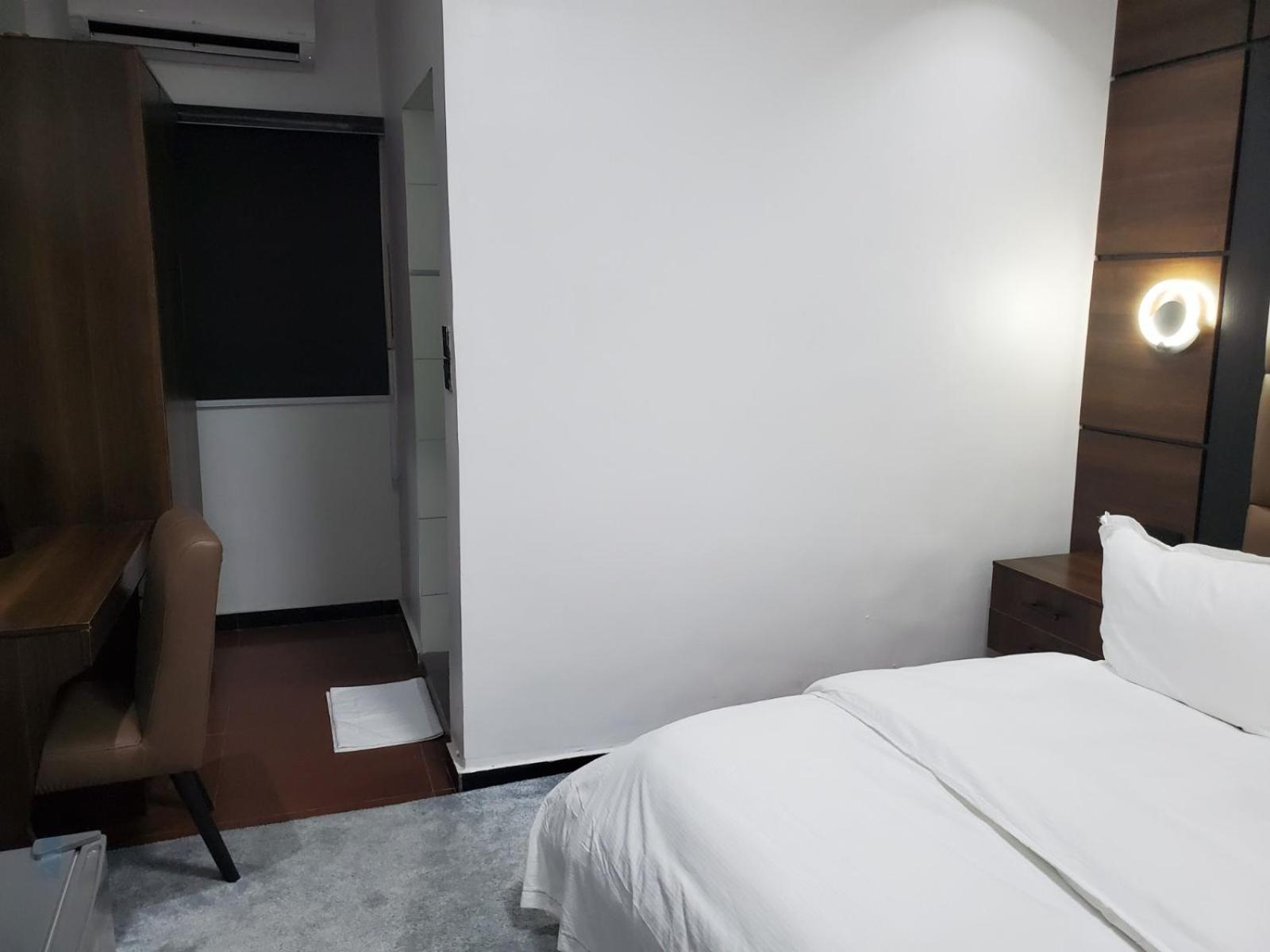 Hotel 35 Embassy Lagos Dış mekan fotoğraf